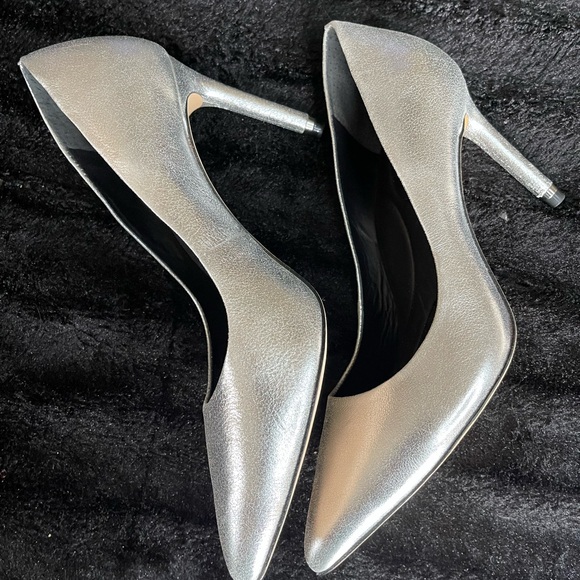 ANTONIO MELANI Shoes - Silver Metallic Stiletto Heels. Size 7.5M